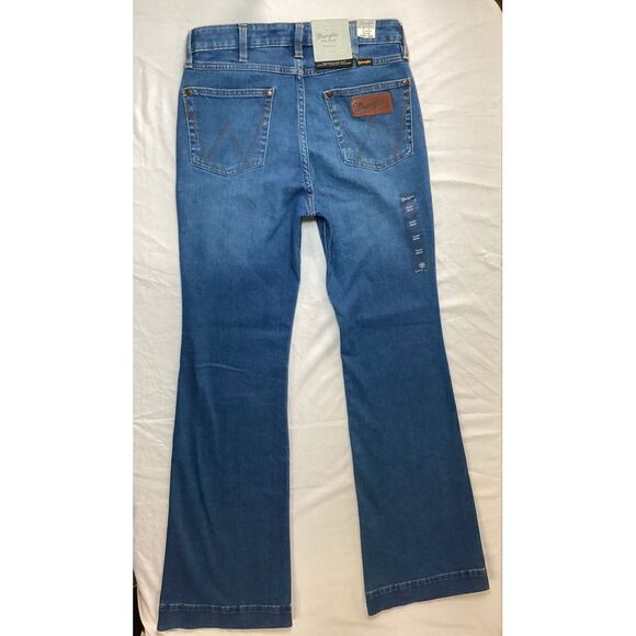 Wrangler Classic high Rise Flare Jeans Medium Wash Denim Retro Style Woman’s 28 - Picture 2 of 3
